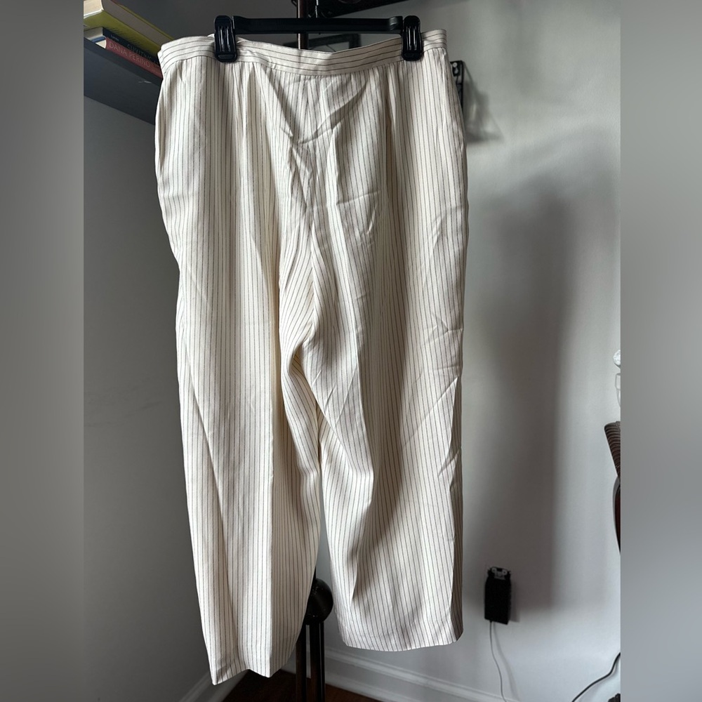 Lauren Ralph Lauren White Striped Cropped Pants - Picture 2 of 6